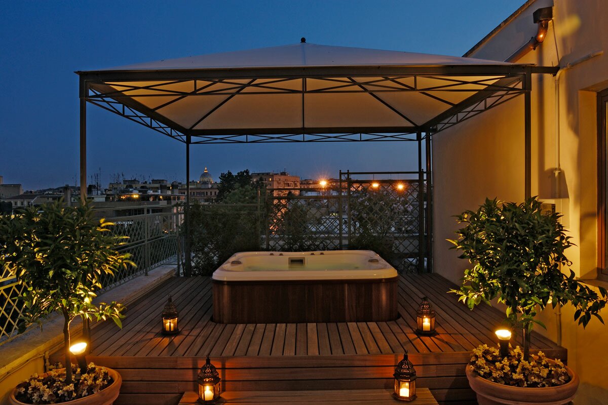 Suite – Jacuzzi sulla terrazza – di sera